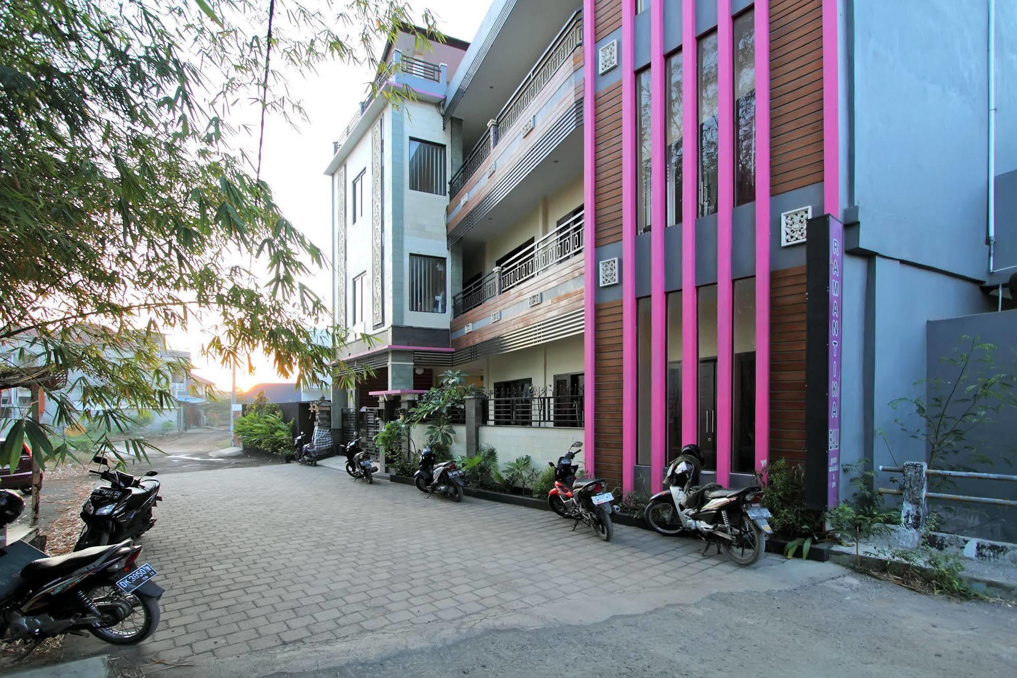 Ramantika Bali House Hotell Jimbaran Exteriör bild